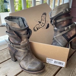 Freebirds by Steven baker color stone size 8